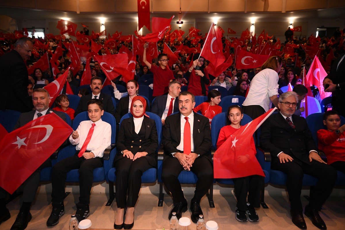 Milli Eğitim Bakanlığınca (MEB), "Köklü Geçmişten Güçlü Cumhuriyete" konulu yarışmanın ödül töreni...