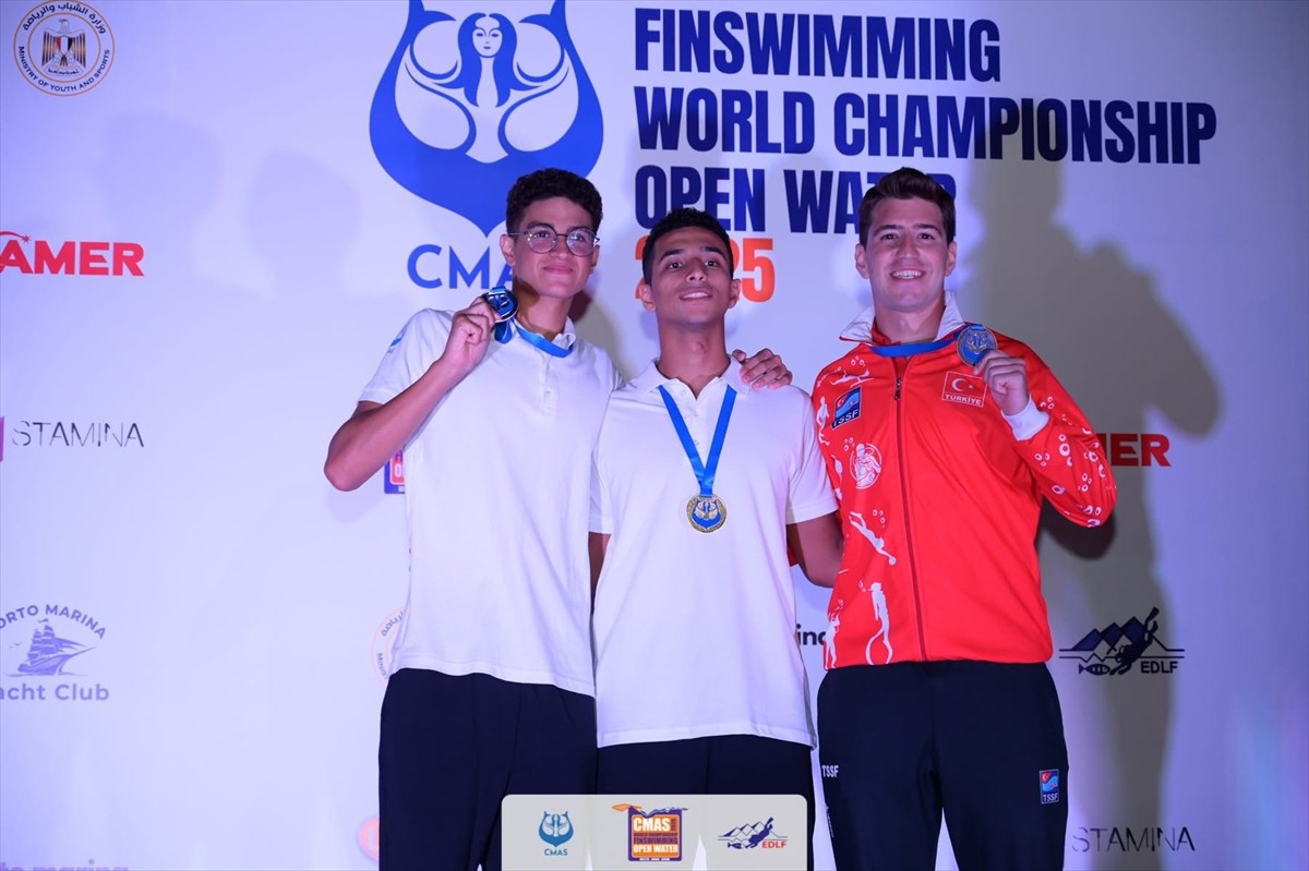 Milli sporcu Derin Toparlak, Mısır'da düzenlenen 2025 CMAS Paletli Yüzme Açık Su Büyükler ve...