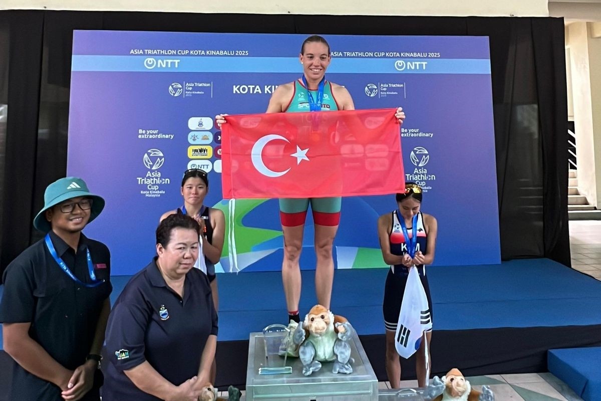 Milli triatlet Sinem Francisca Tous, Malezya'da düzenlenen Asya Triatlon Kupası'nda madalya...