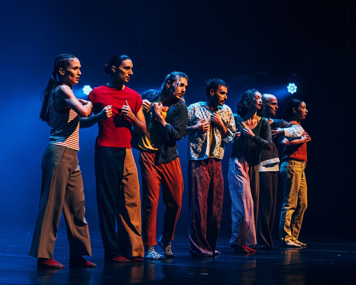 Modern dans "Deliriyum", İstanbul Devlet Opera ve Balesi (İDOB) modern dans topluluğu MDTistanbul...