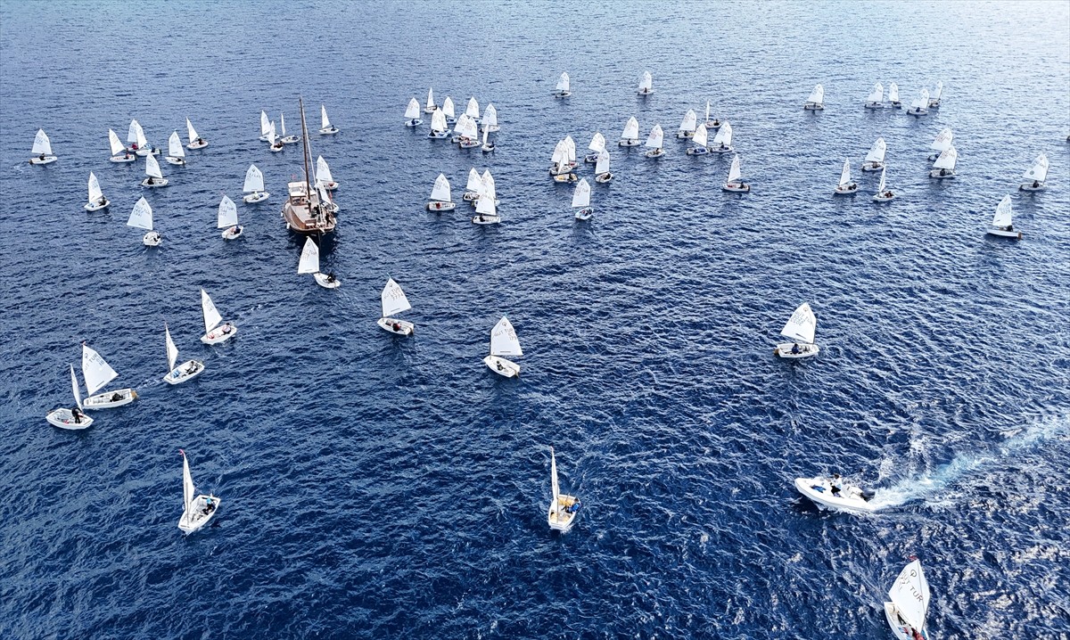 Muğla'nın Bodrum ilçesinde bu yıl 13'üncüsü düzenlenen "Bodrum Uluslararası Optimist Yarışları"...