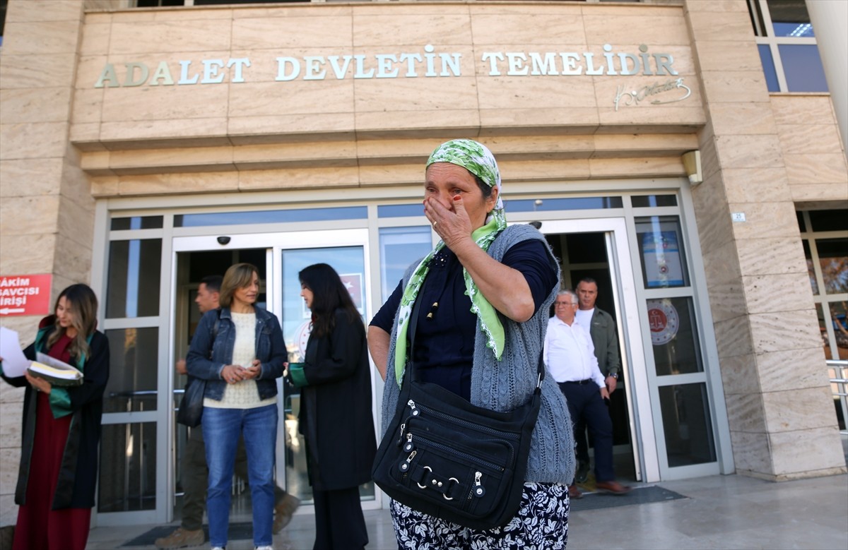 Muğla'nın Menteşe ilçesinde, Hanife Yılmaz'ı (36) üzerine benzin döküp yaktığı iddiasıyla...