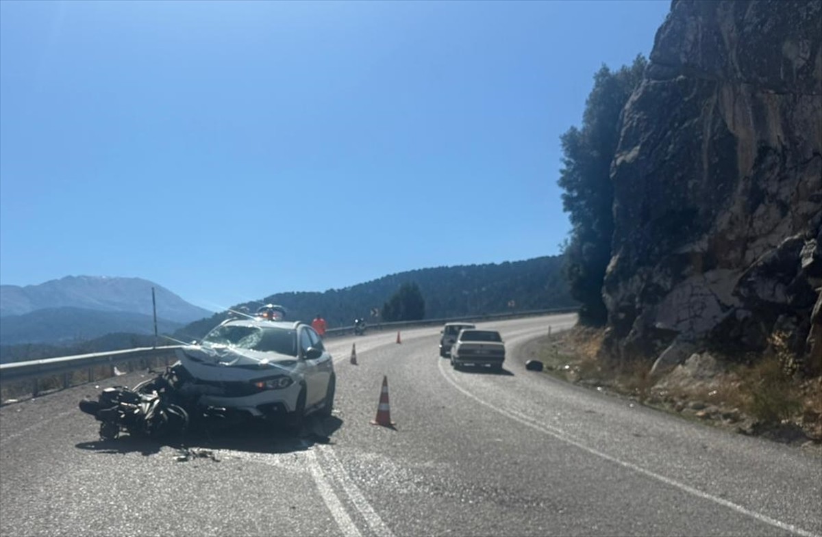 Muğla'nın Seydikemer ilçesinde otomobille çarpışan motosikletin sürücüsü hayatını...