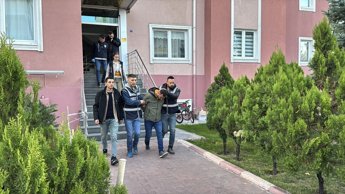 Nevşehir merkezli 4 ilde gerçekleştirilen "change araç" operasyonunda, araçların motor ve şasi...