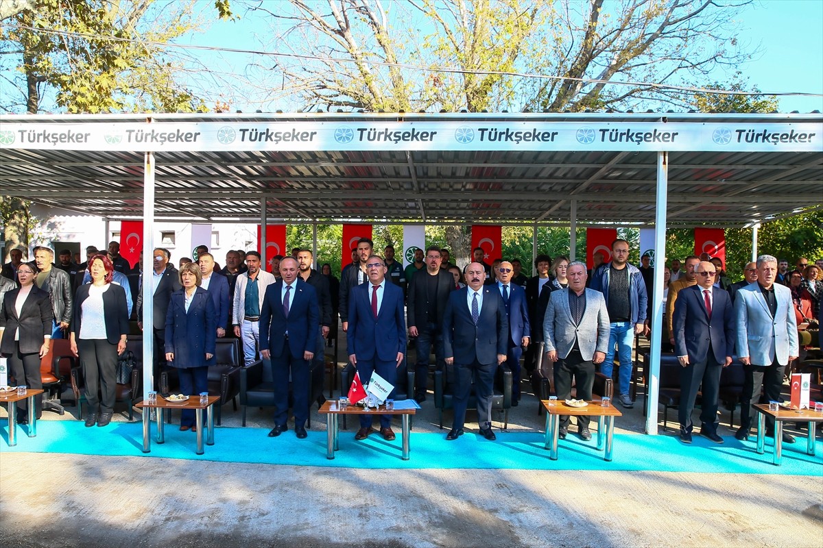 Nuri Şeker Uşak Şeker Fabrikası, 100. üretim dönemi için şeker pancarı alımına başladı. Yeni...