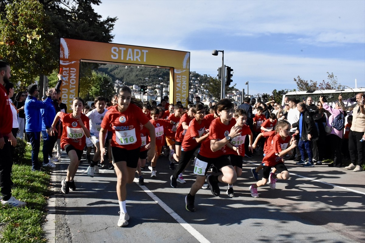 Ordu'da, 1 kilometrelik "çocuk maratonu" koşuldu. Altınordu sahilinde 1 kilometrelik çocuk...