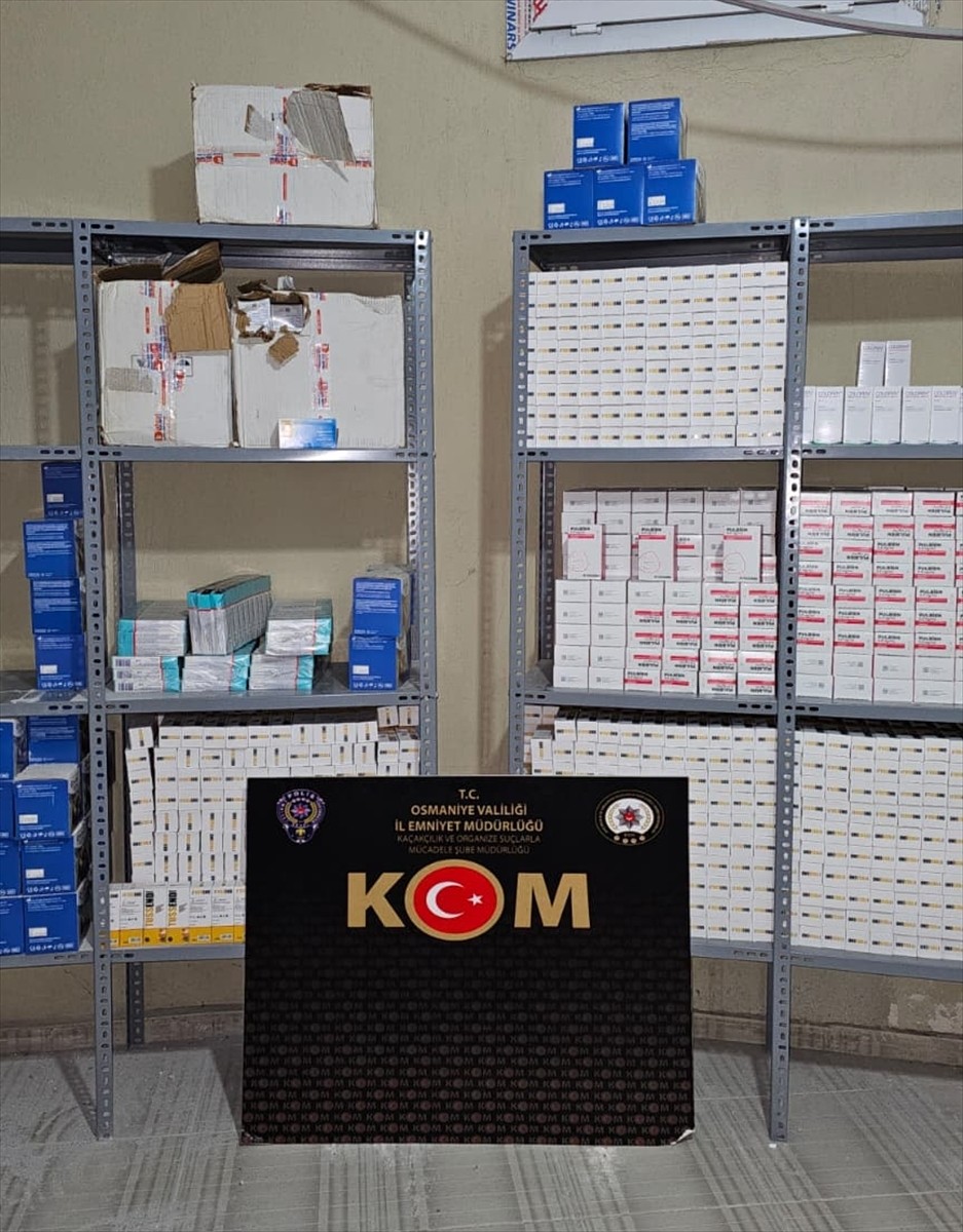 Osmaniye'de uygun koşullarda saklanmayan ve son kullanma tarihi geçtiği belirlenen 250 bin ilaç...