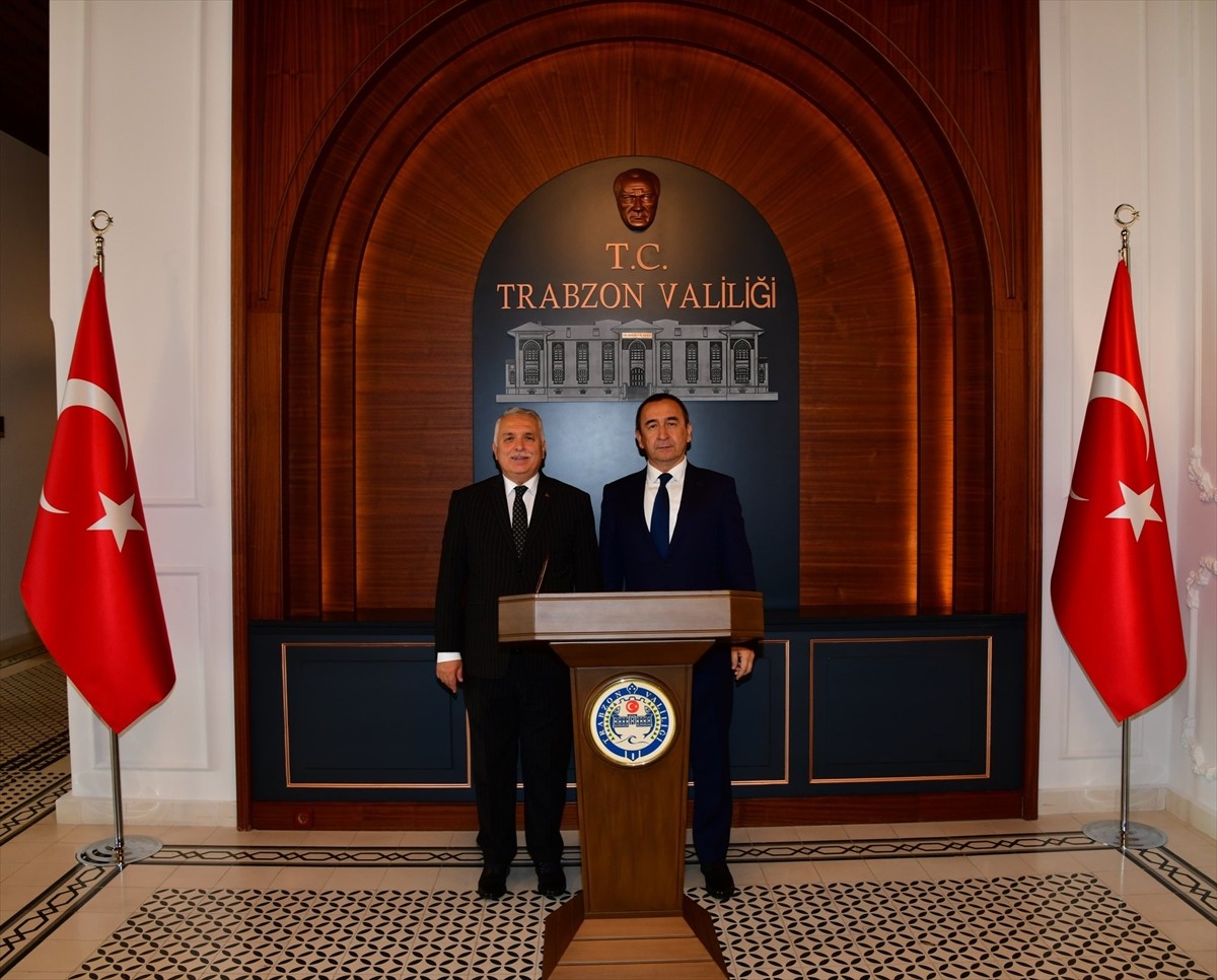 Özbekistan'ın Ankara Büyükelçisi İlham Haydarov (solda), çeşitli ziyaretler gerçekleştirmek üzere...