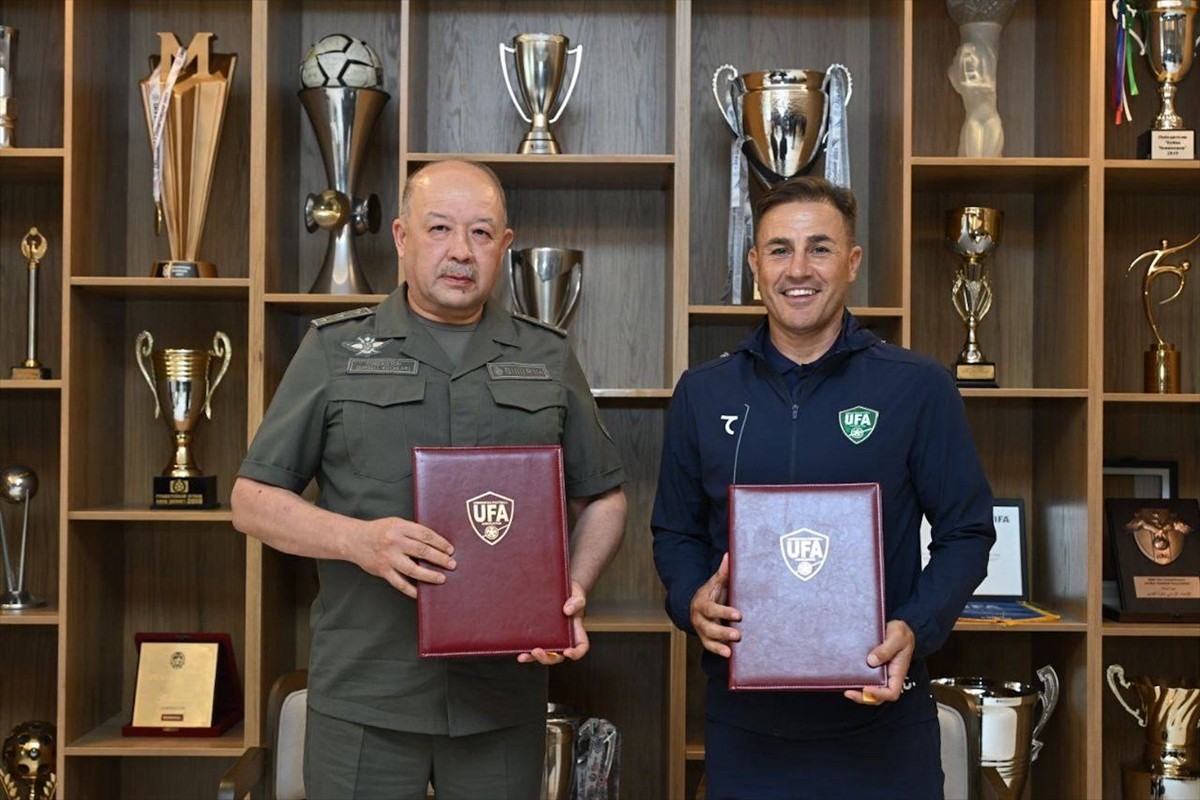 Özbekistan Milli Futbol Takımı'nda teknik direktörlüğe İtalyan Fabio Cannavaro getirildi. 