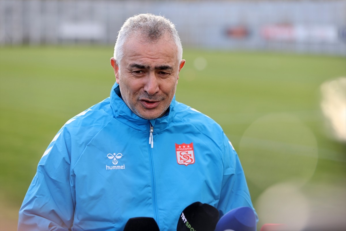 Özbelsan Sivasspor, Trendyol 1. Lig'in 12. haftasında deplasmanda Eminevim Ümraniyespor ile...