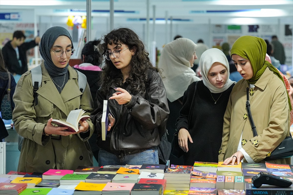 "1. Üsküdar Kaymakamlığı Kitap Fuarı" kapsamında Yedi İklim Dergisi tarafından Filistin adına...