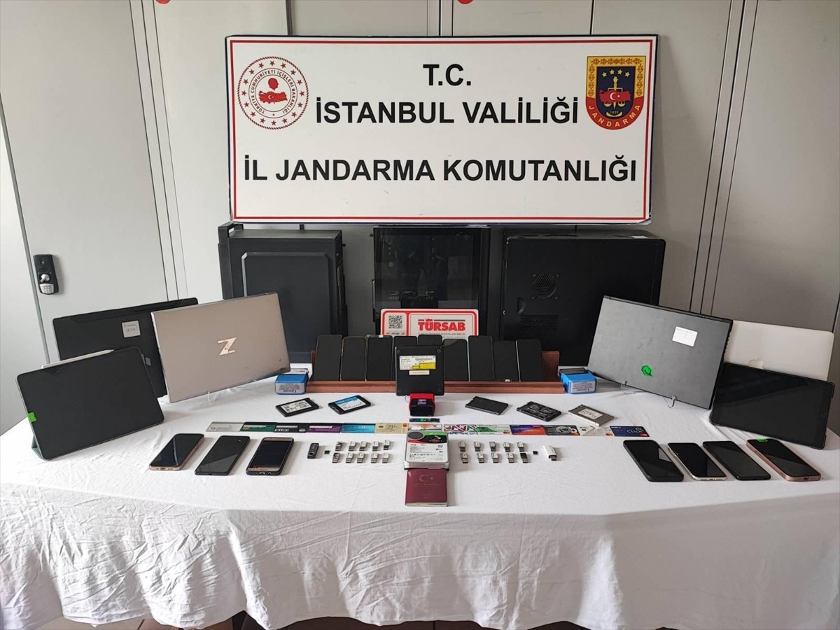 "PTT" ve "HGS" ismi ve logosuyla sahte internet sitesi oluşturan, vatandaşları yanıltıcı SMS'lerle...
