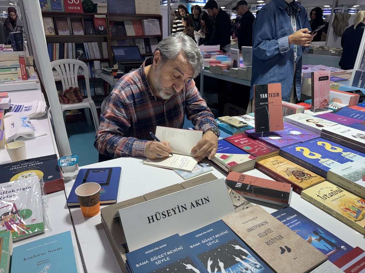 "Üsküdar Kaymakamlığı Kitap Fuarı" şehrin her yerinden kitapseverleri bir araya getiriyor....