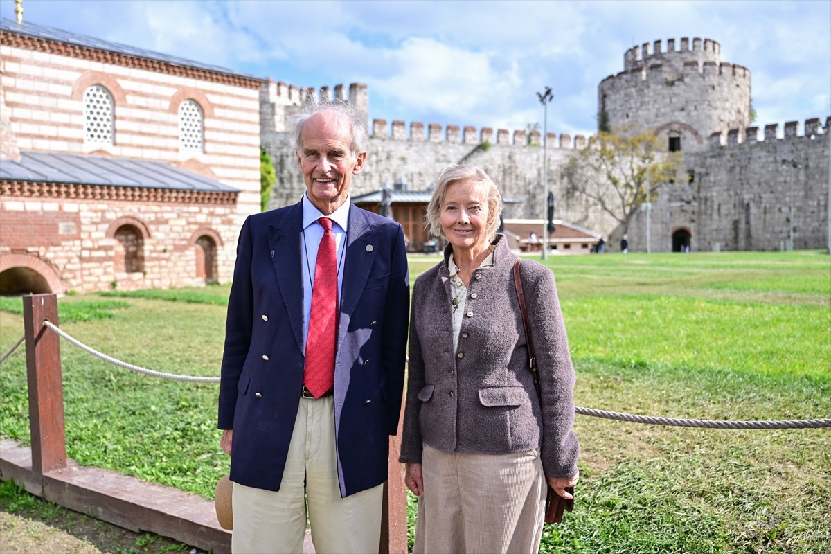 Rus yazar, filozof ve düşünce adamı Lev Tolstoy'un yeğeni Kont Nikolai Tolstoy ve eşi Georgina...