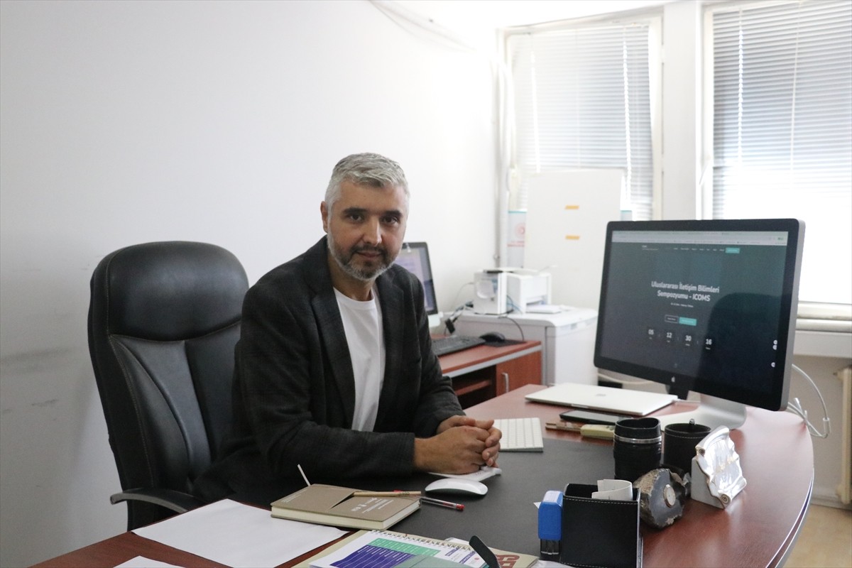 Sakarya Üniversitesi (SAÜ), "Uluslararası İletişim Bilimleri Sempozyumu"na ev sahipliği yapacak....