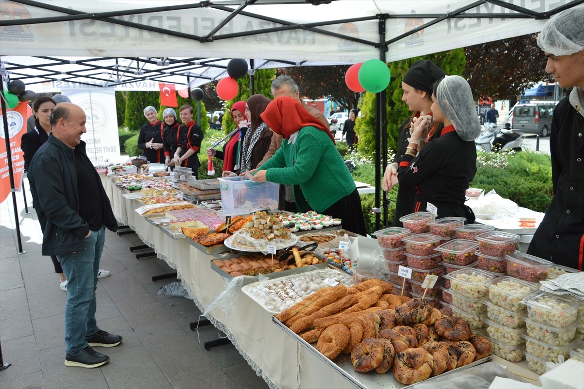 Samsun'da Havza Şehit Recep Şahin Turizm Mesleki ve Teknik Anadolu Lisesi'nde Gazze'ye destek...