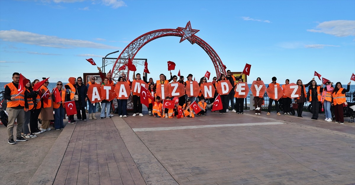 Samsun'da Lösemili Çocuklar Sağlık ve Eğitim Vakfı (LÖSEV) gönüllülerince Cumhuriyet'in...