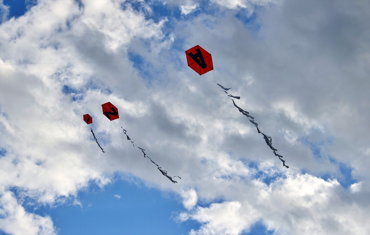 Samsun'da Lösemili Çocuklar Sağlık ve Eğitim Vakfı (LÖSEV) gönüllülerince Cumhuriyet'in...
