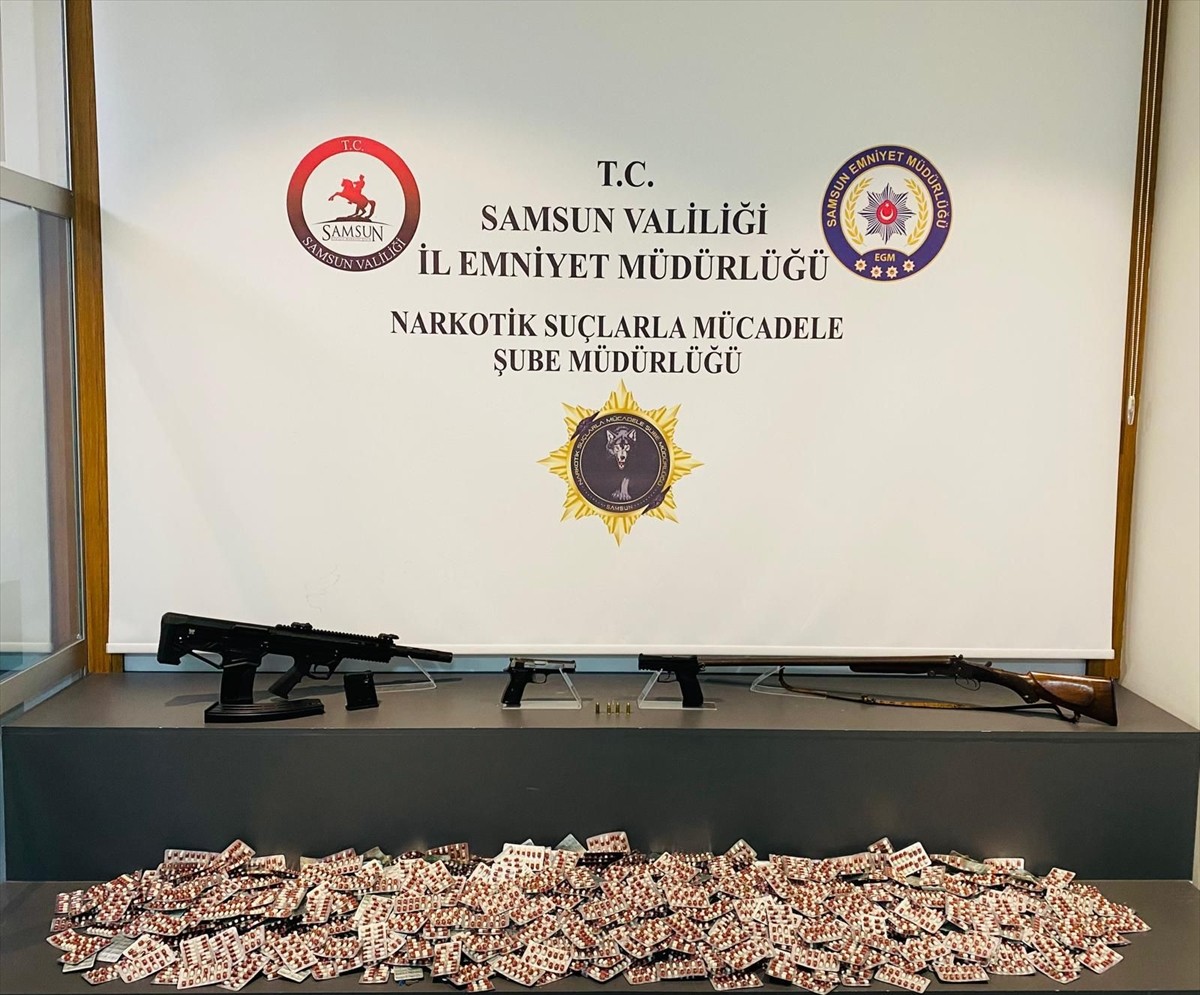 Samsun'un Atakum ilçesinde düzenlenen uyuşturucu operasyonunda 4 şüpheli gözaltına alındı....