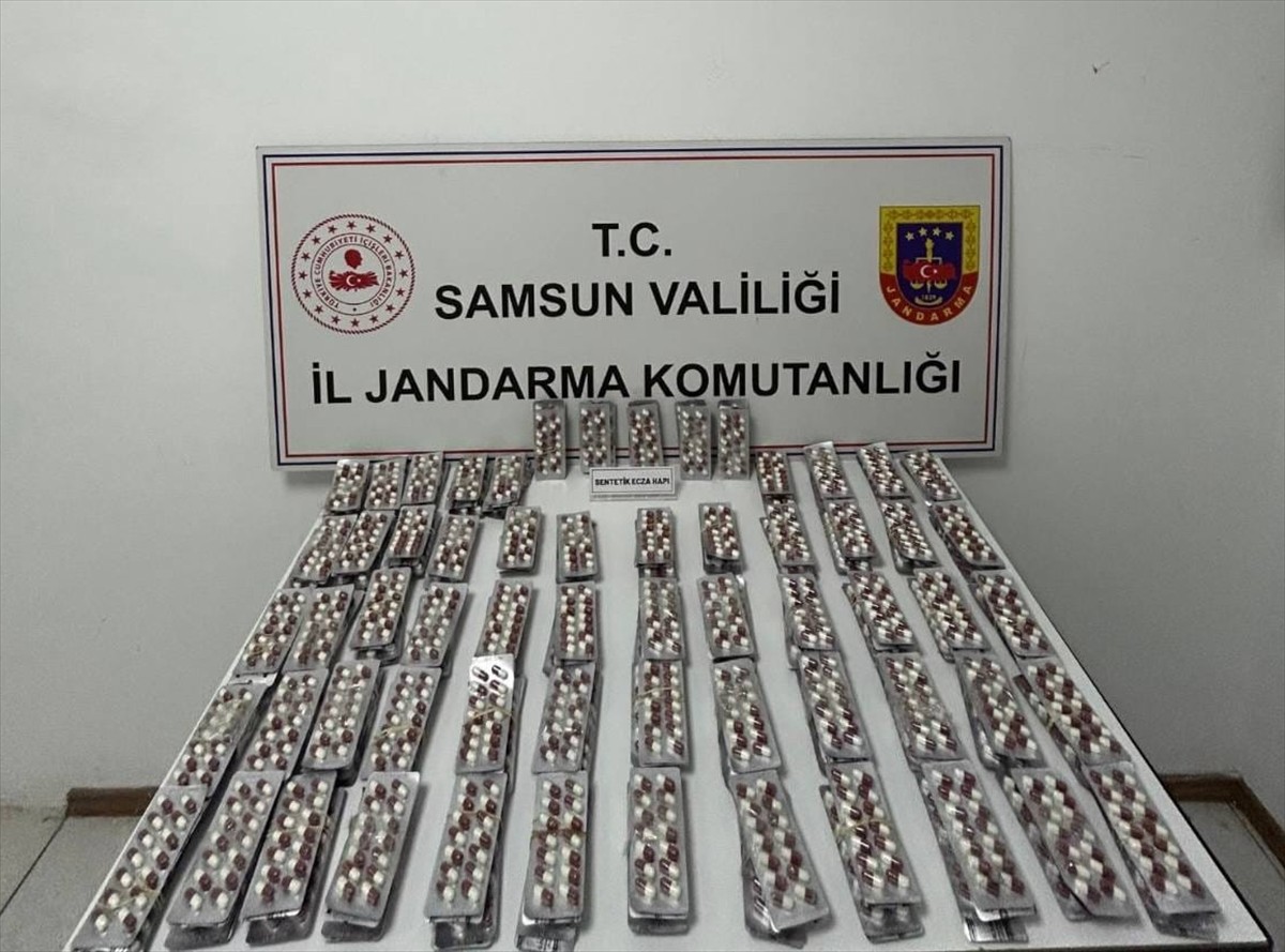 Samsun'un Tekkeköy ilçesinde bazanın içine gizlenmiş 3 bin 472 uyuşturucu hap ele geçirildi.