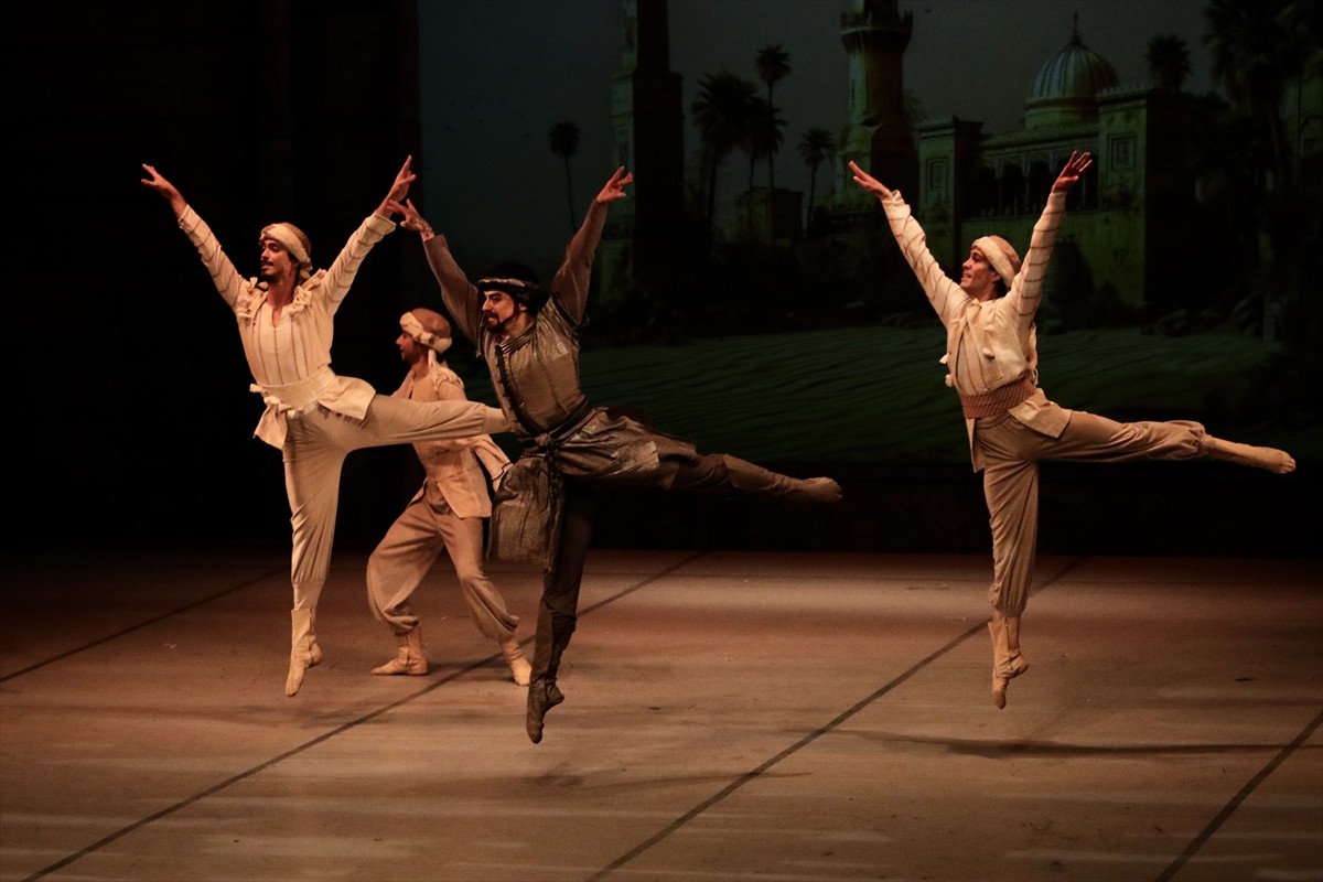 Samsun Devlet Opera ve Balesi, "Piri Reis" balesini sanatseverlerle buluşturdu.