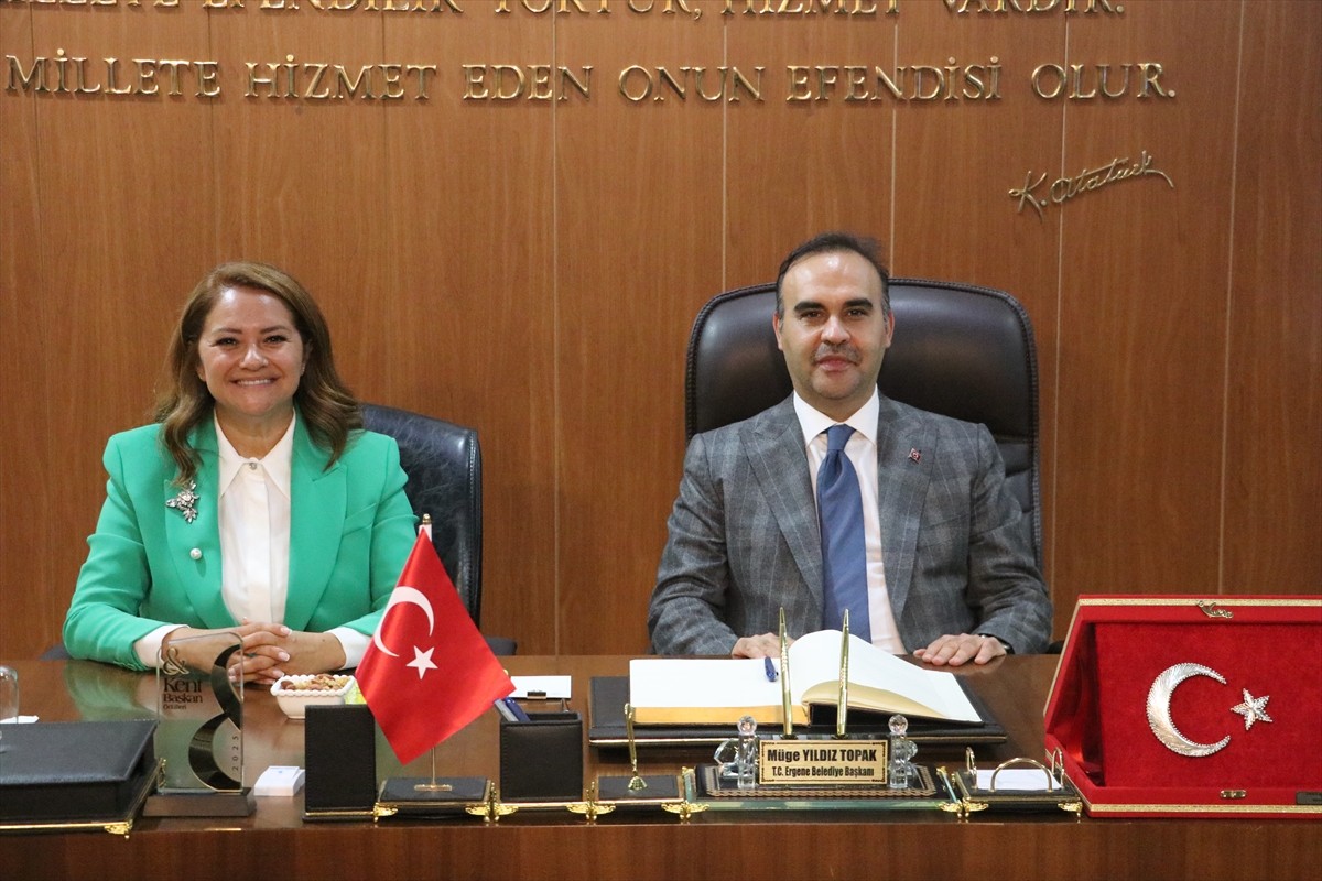 Sanayi ve Teknoloji Bakanı Mehmet Fatih Kacır, Tekirdağ'daki temasları kapsamında Ergene Belediye...