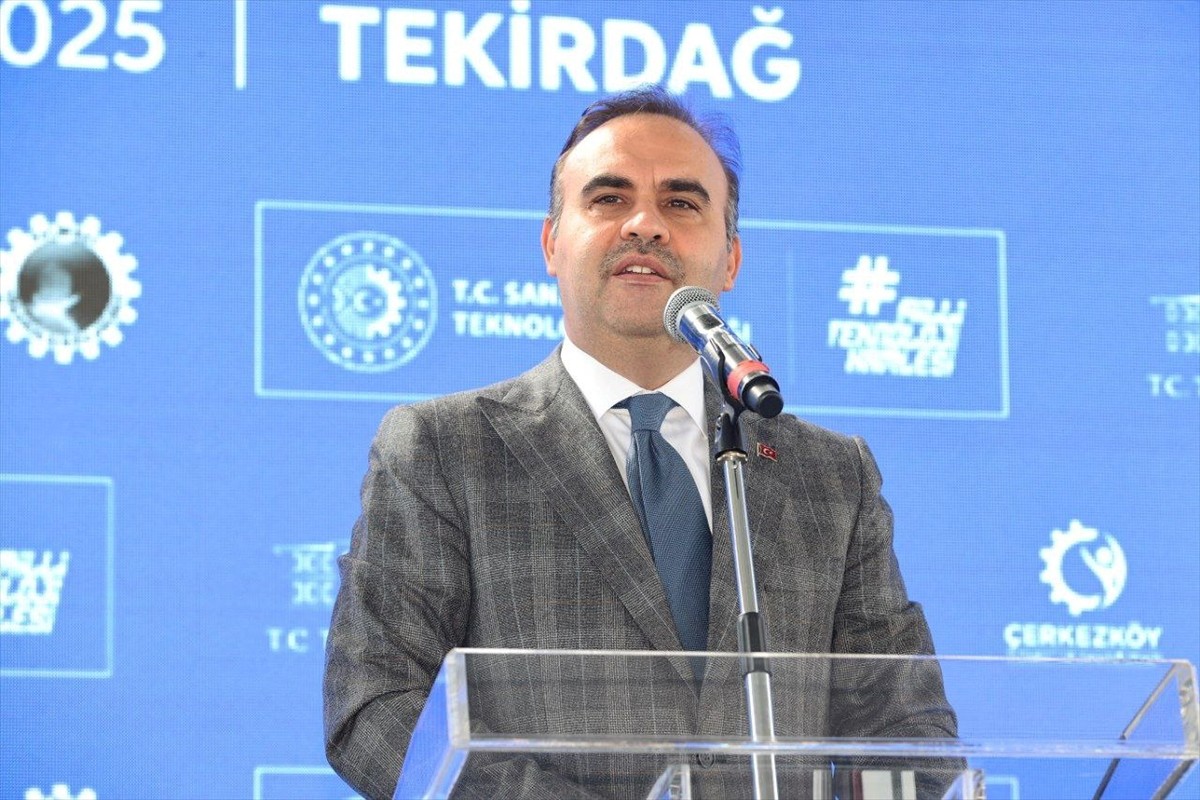 Sanayi ve Teknoloji Bakanı Mehmet Fatih Kacır, Tekirdağ'ın Ergene ilçesinde 3 bin 700 metrekarelik...
