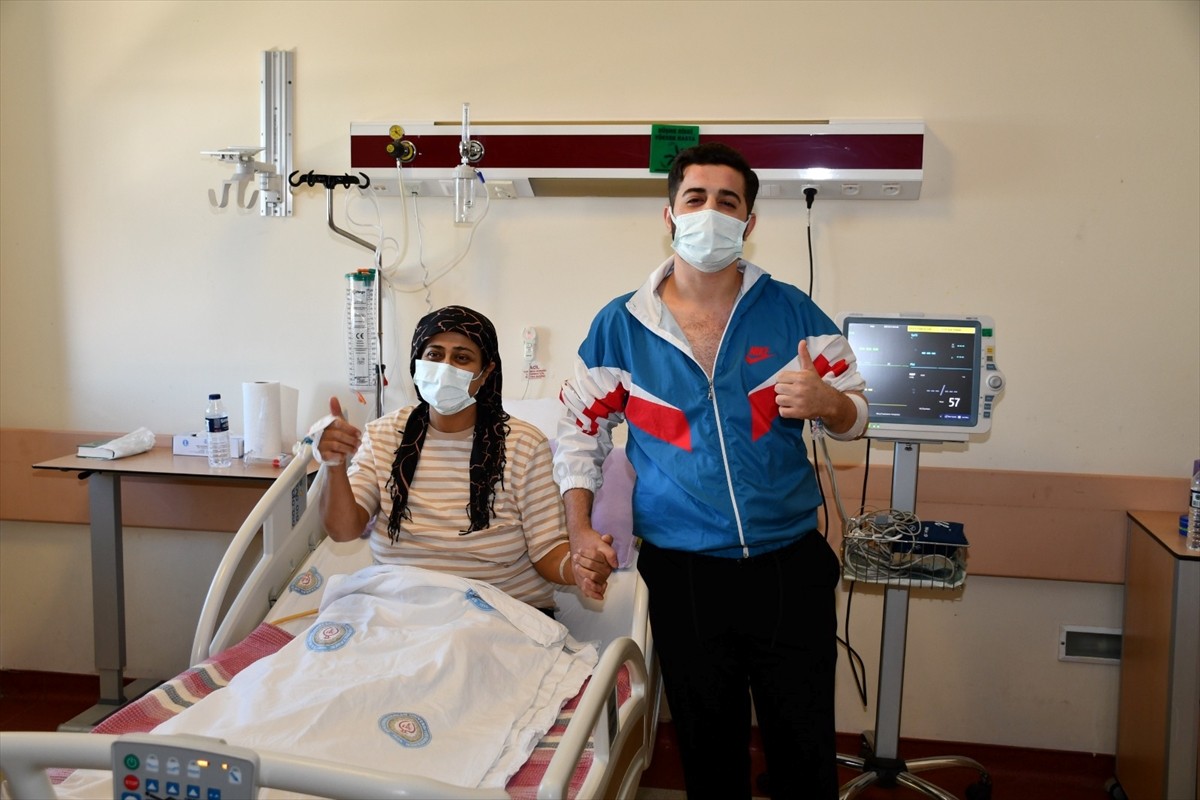 Şanlıurfa'da karaciğer yetmezliği nedeniyle uzun süredir tedavi gören 45 yaşındaki Türkan Sürer...