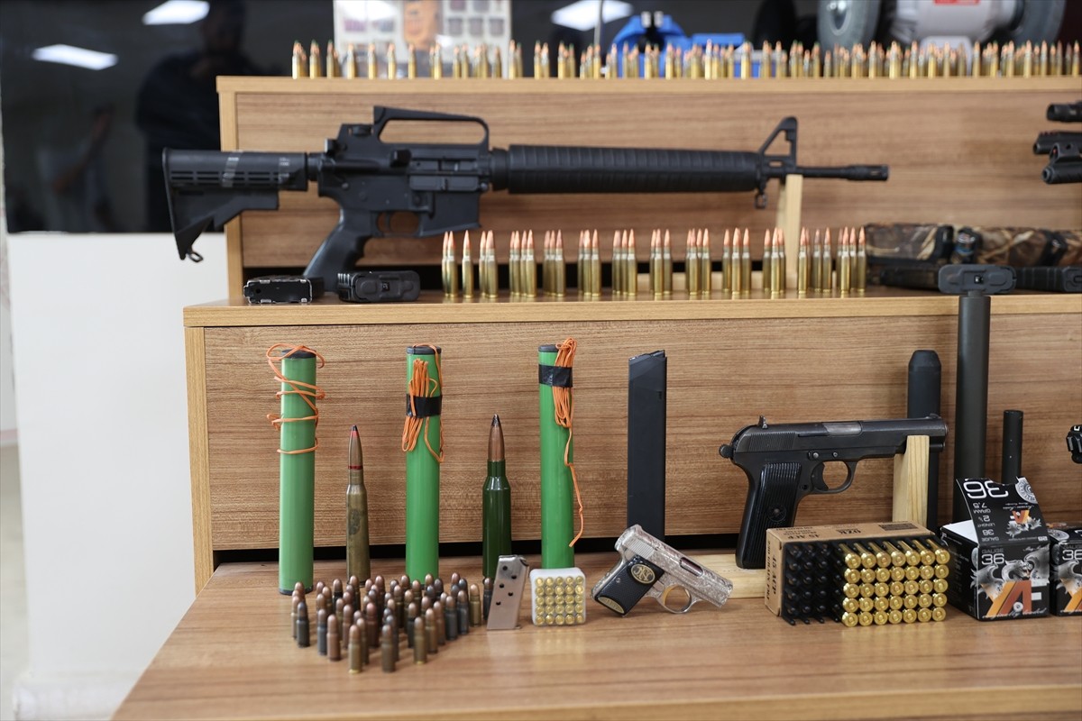 Şanlıurfa'da silah kaçakçılarına yönelik operasyonda 4 şüpheli yakalandı. Operasyonda 771 silah...