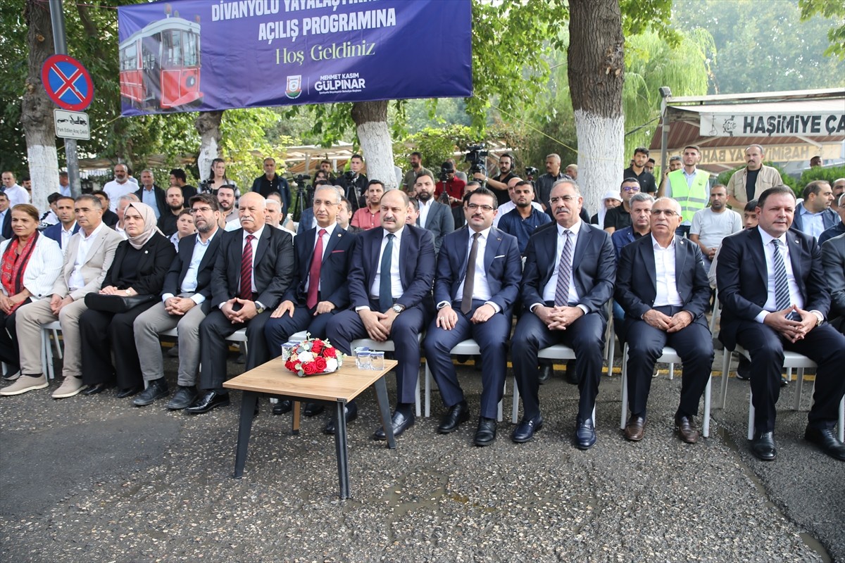 Şanlıurfa Büyükşehir Belediyesince yürütülen "Divanyolu Yayalaştırma ve Nostaljik Tramvay Projesi"...