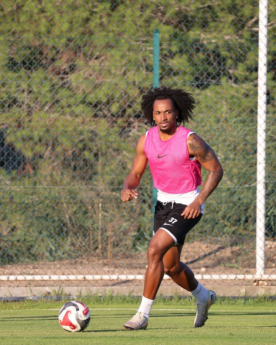 Serikspor, Trendyol 1. Lig'in 12. haftasında Adana Demirspor ile yapacağı maçın hazırlıklarına...