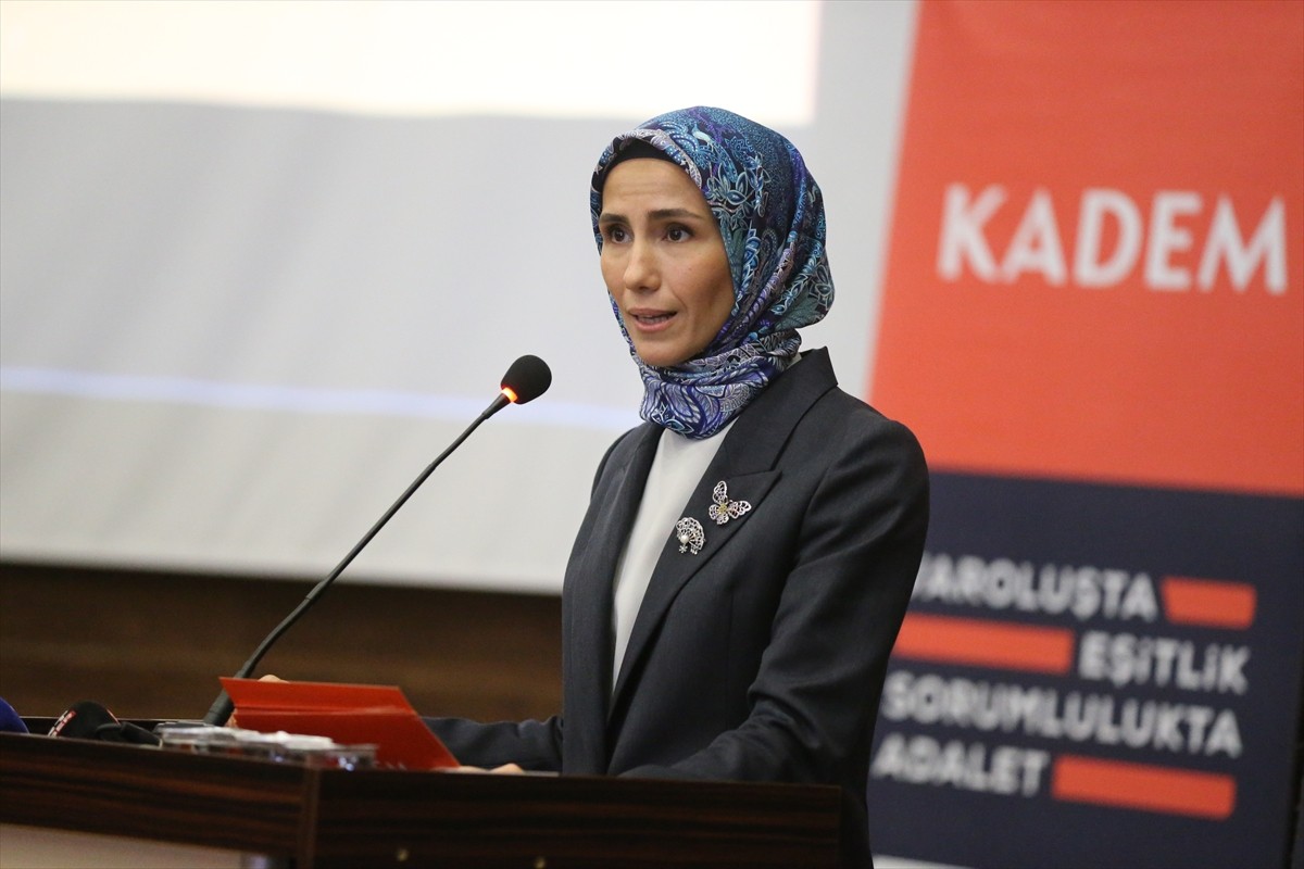 Siirt'te, Kadın ve Demokrasi Vakfı (KADEM) ile Siirt Üniversitesi (SİÜ) Kadın Sorunları Uygulama...