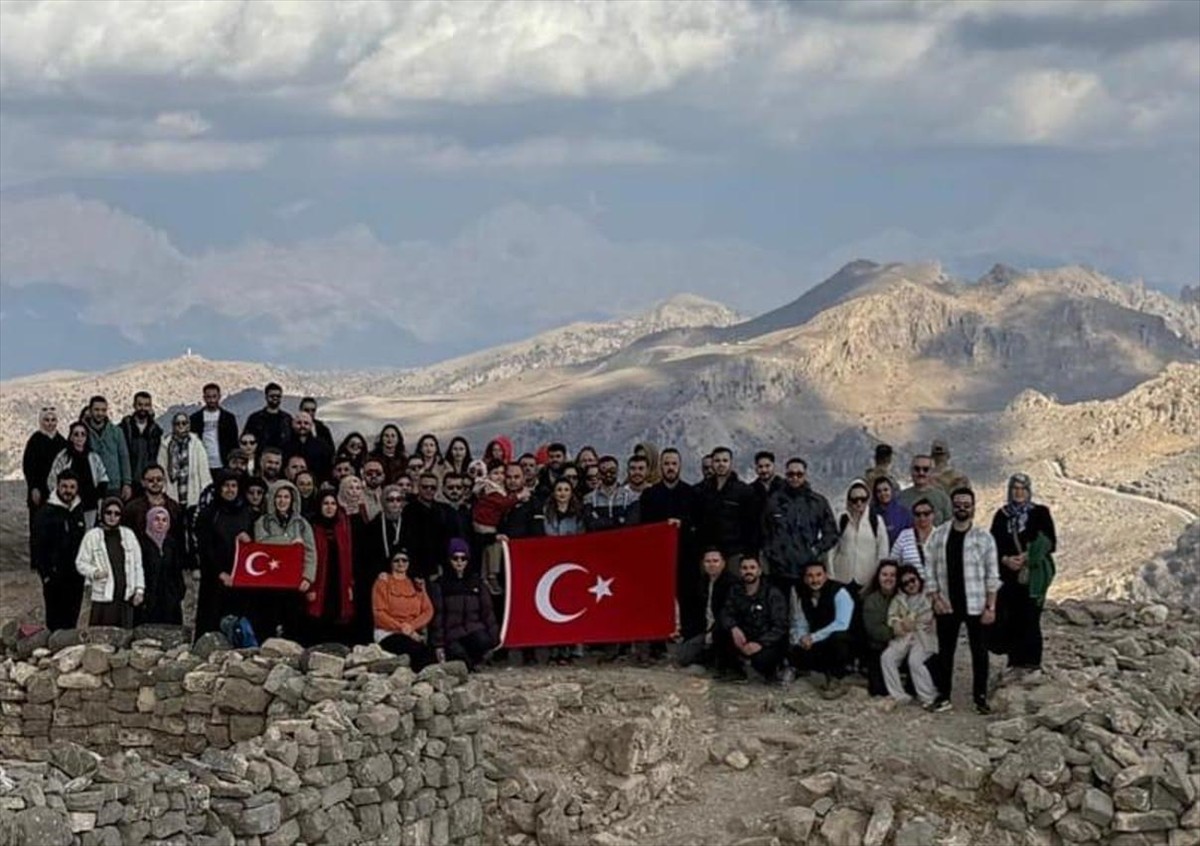 Şırnak'ta 29 Ekim Cumhuriyet Bayramı etkinlikleri kapsamında Cudi Dağı'nda yürüyüş...