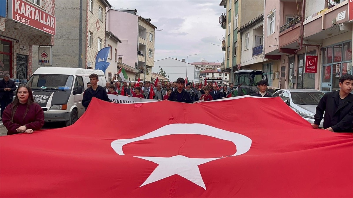 Sivas'ın Akıncılar ilçesinde İsrail'in Gazze'ye yönelik saldırılarını protesto etmek ve Filistin'e...