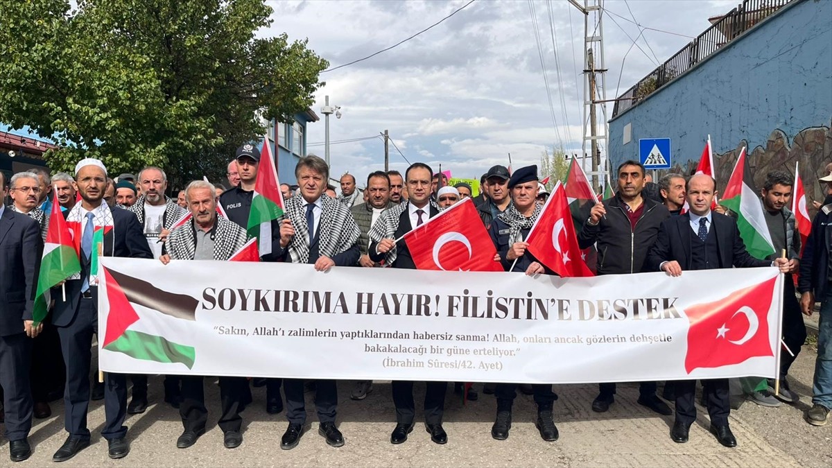 Sivas'ın Akıncılar ilçesinde İsrail'in Gazze'ye yönelik saldırılarını protesto etmek ve Filistin'e...