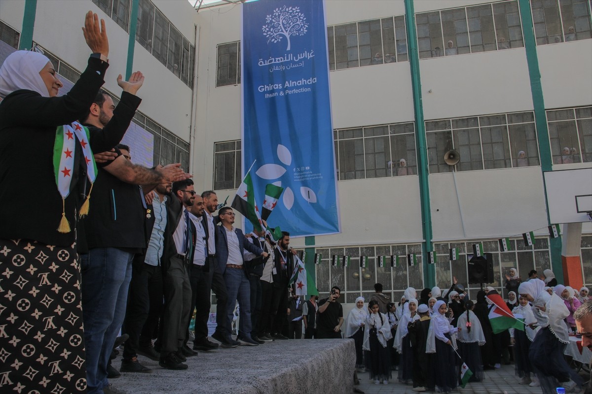 Suriye'nin başkenti Şam'da, Eğitim Bakanlığı ve Gıras en-Nahda Derneği, Muhammed Behçet el-Bittar...