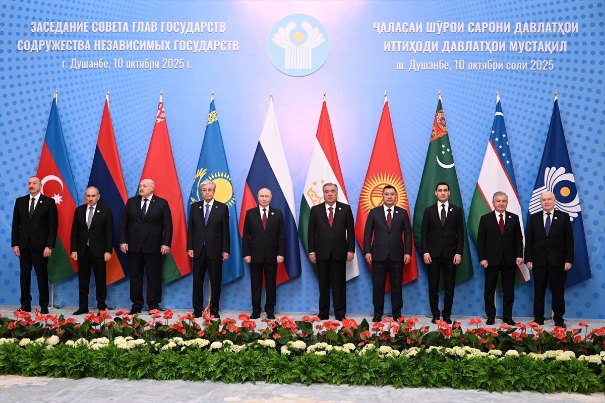 Tacikistan’ın başkenti Duşanbe’de Bağımsız Devletler Topluluğu (BDT) Devlet Başkanları Konseyi...