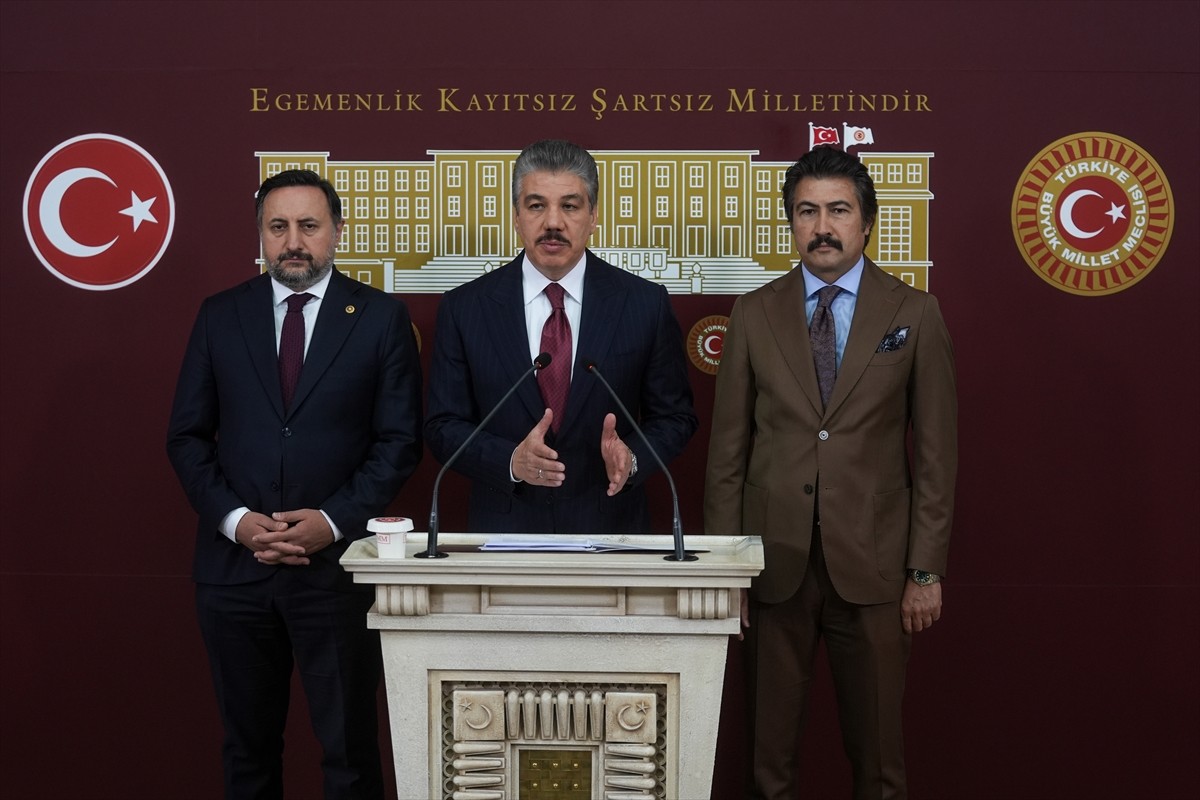 TBMM Adalet Komisyonu Başkanı ve AK Parti İstanbul Milletvekili Cüneyt Yüksel (ortada), Güney...