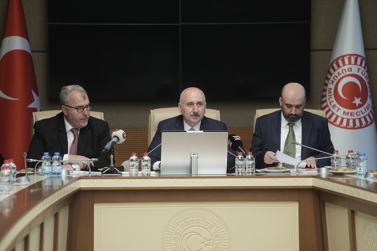 TBMM Bayındırlık, İmar, Ulaştırma ve Turizm Komisyonunda, turizm ve vakıflarla ilgili düzenlemeler...