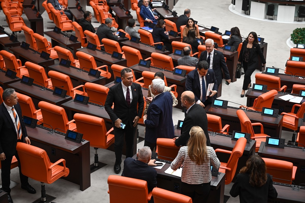 TBMM Genel Kurulunda ,siyasi partilerin grup önerilerinin görüşülmesinin ardından, Sayıştay için...