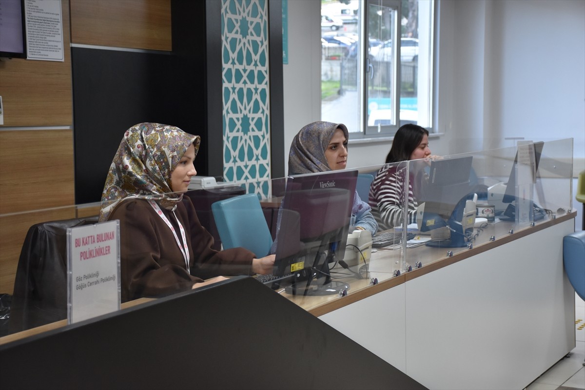 Trabzon'da yaşayan Sevilay Buğaz (solda), 5 yılda iki kez yakalandığı meme kanserini erken teşhis...