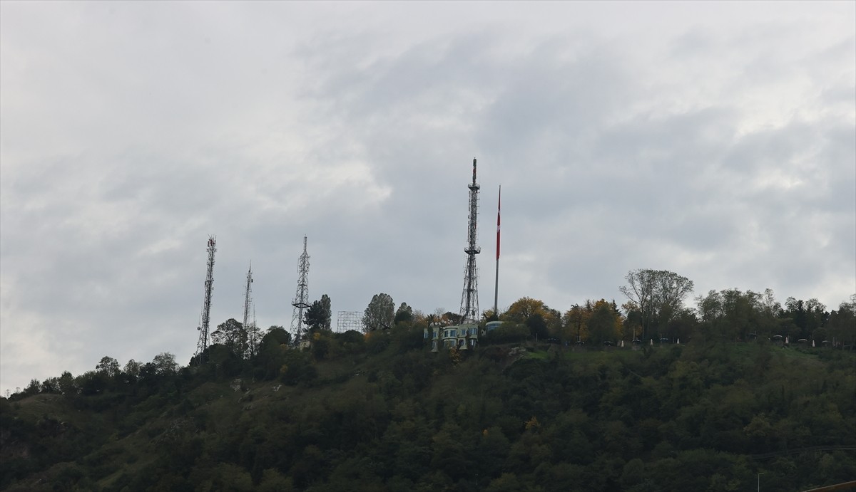 Trabzon'u kuşbakışı görmek isteyenlerin uğrak noktası Boztepe'de 7 bin 478 metrekarede inşa...