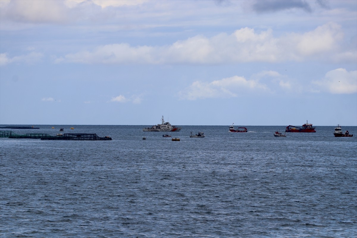 Trabzon'un Arsin ilçesinde bir balıkçının kullandığı tekneden denize düşerek kaybolduğu iddiası...