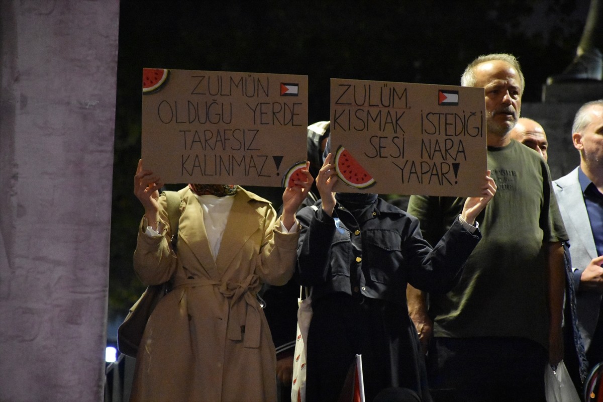 Trabzon’da, abluka kırmak ve insani yardım ulaştırmak amacıyla Gazze’ye doğru yola çıkan Küresel...