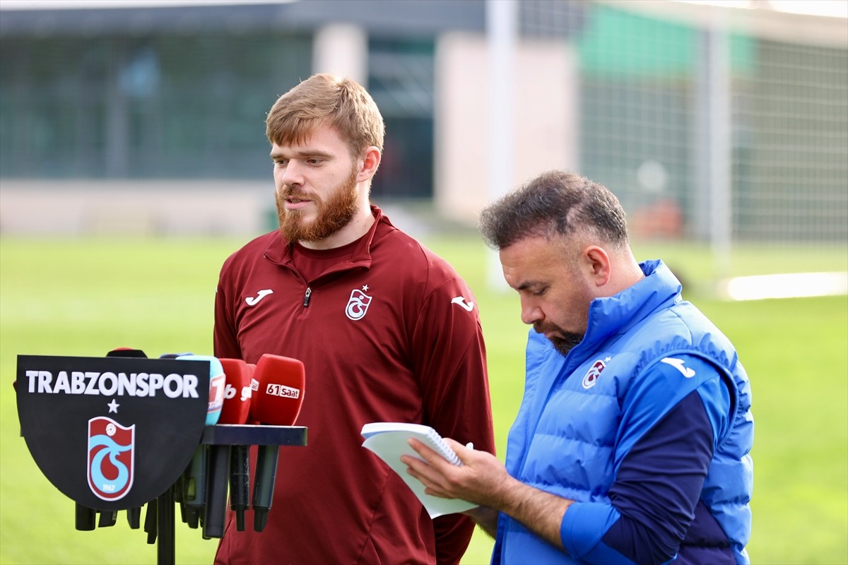  Trabzonspor'un Ukraynalı oyuncusu Arseniy Batagov, "Başka bir takım ve lige gitmek gibi bir...