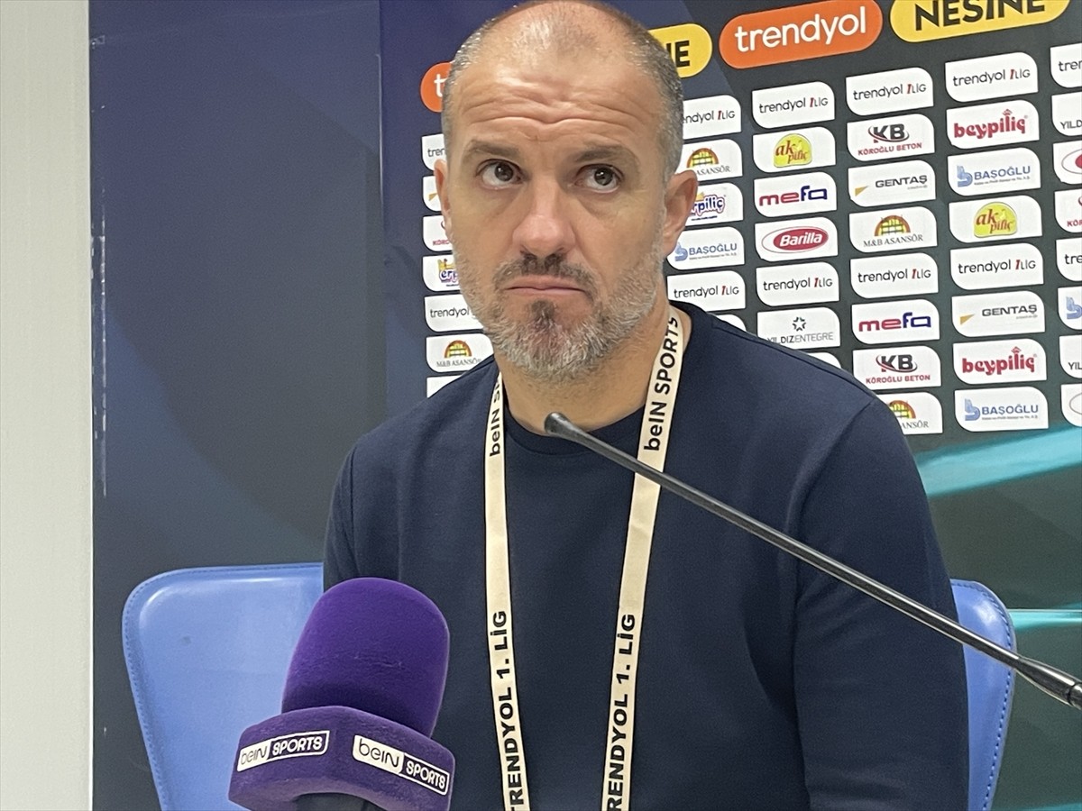 Trendyol 1. Lig'in 9'uncu haftasında Boluspor'u 3-1 yenen Esenler Erokspor Teknik Direktörü Osman...