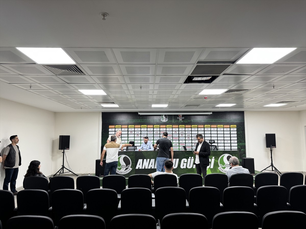 Trendyol 1. Lig ekiplerinden Sakaryaspor'un olağanüstü seçimli genel kurul toplantısı, yeterli...