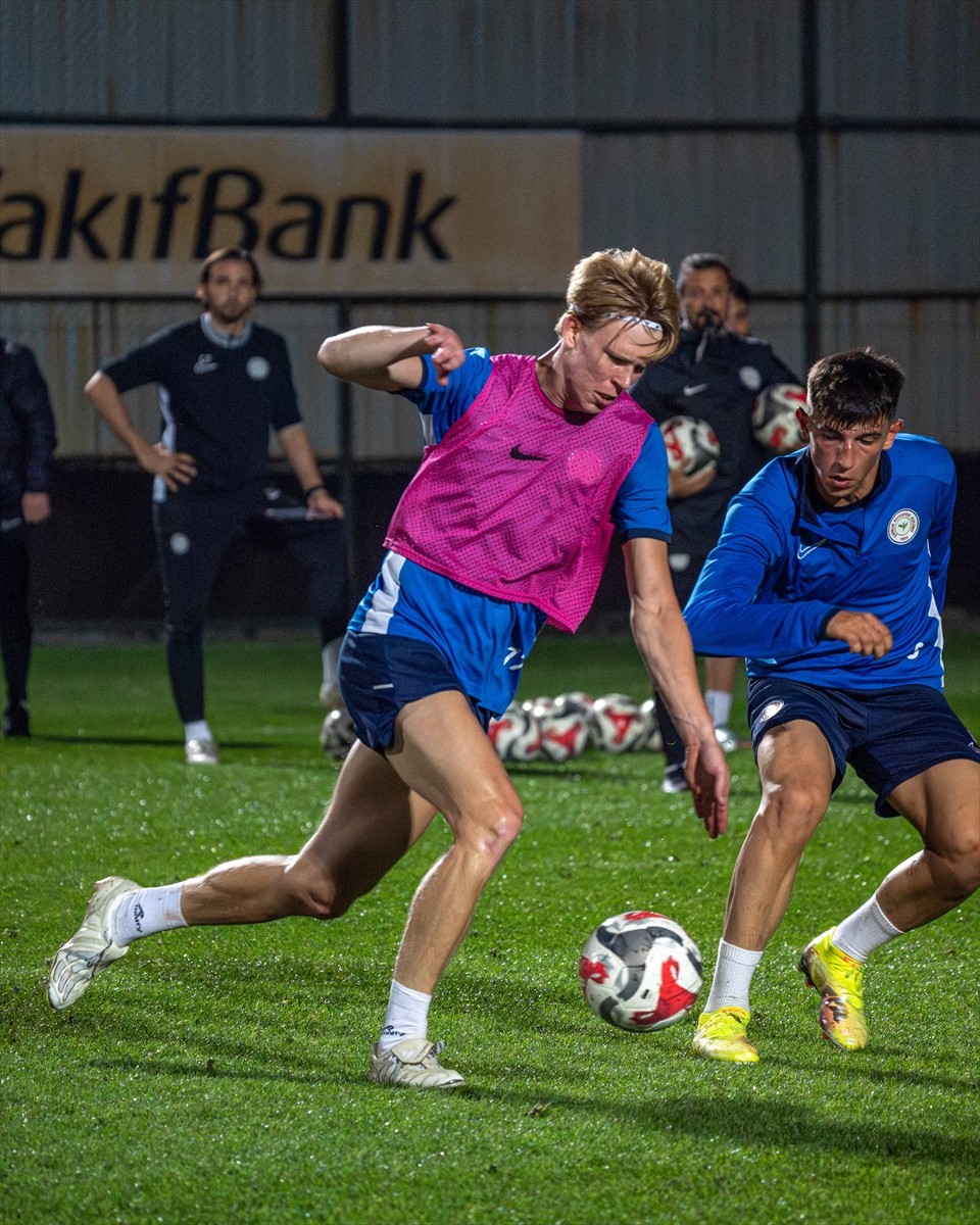 Trendyol Süper Lig'in 3. haftasından ertelenen maçta RAMS Başakşehir'i konuk edecek Çaykur...