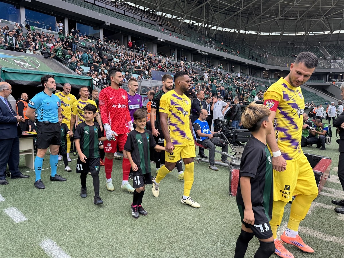 Trendyol Süper Lig'in 8. haftasında Kocaelispor ile İkas Eyüpspor, Kocaeli Stadyumu'nda...