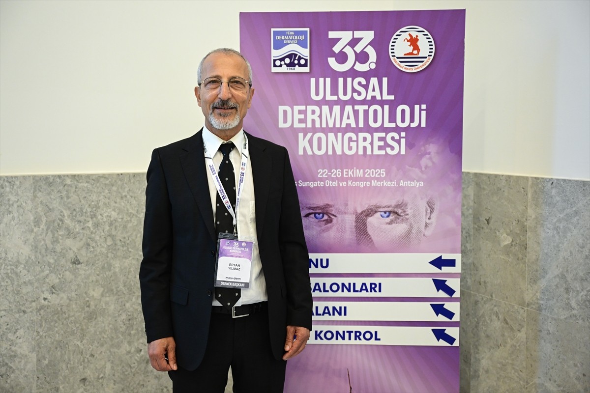 Türk Dermatoloji Derneği Başkanı Prof. Dr. Ertan Yılmaz, Antalya'da bir otelde gerçekleştirilen...